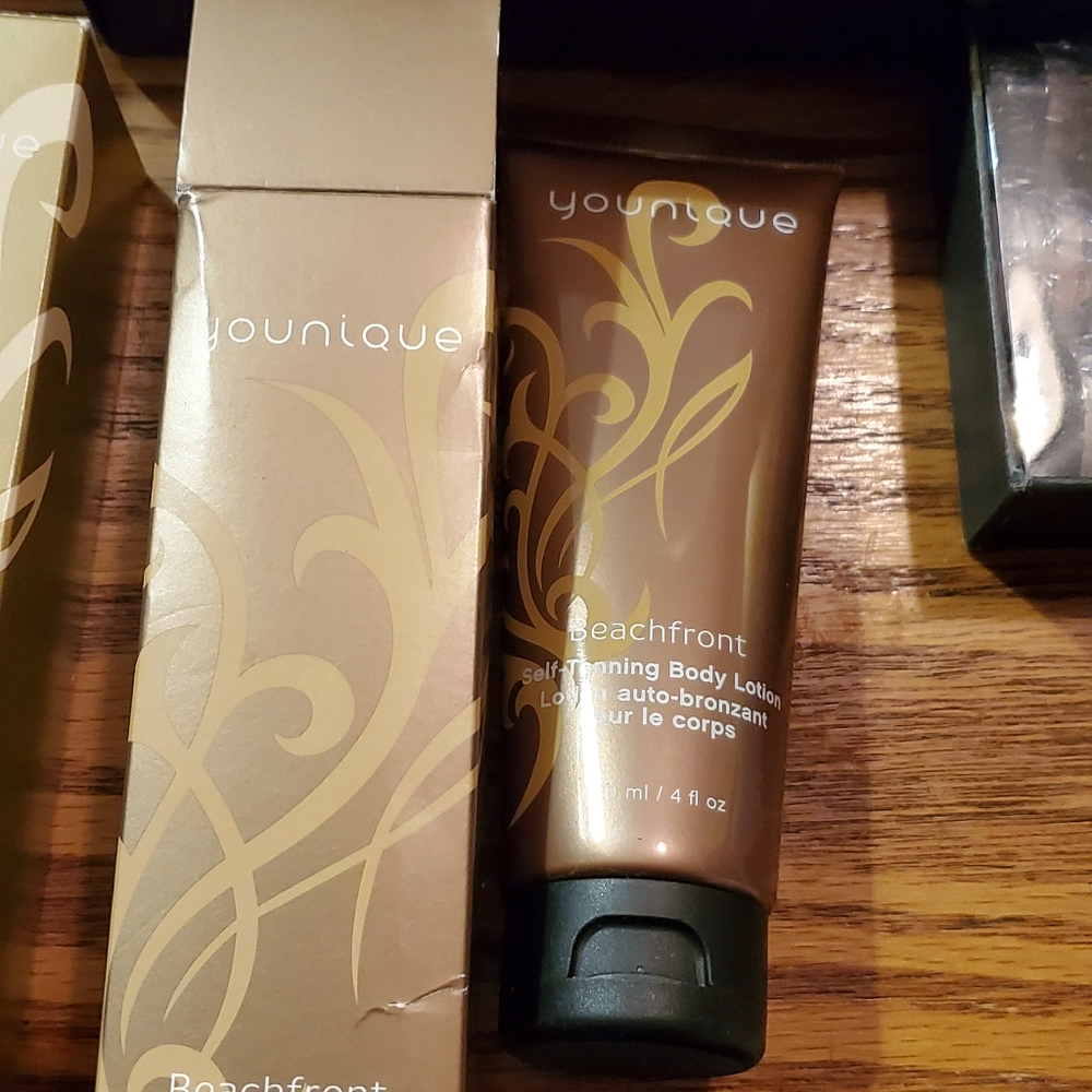 Younique self tanning lotion